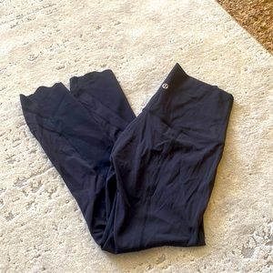 Lululemon scallop/mesh hem size (4) 25 inch length